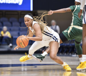 KK Deans scores 20 points to lead West Virginia past pesky Charlotte